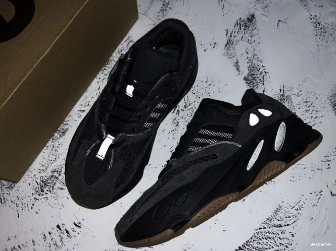 Utility 700 Black Boost Yeezy Adidas FV5304 0809